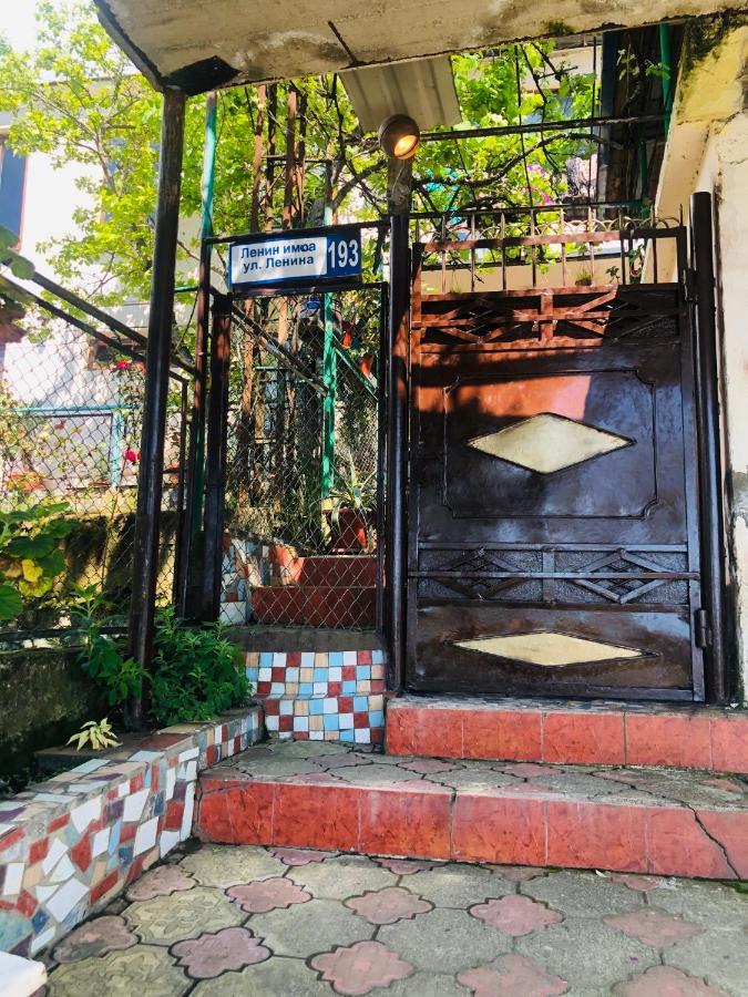Гостевой Дом «Лиза» Gagra Exterior foto